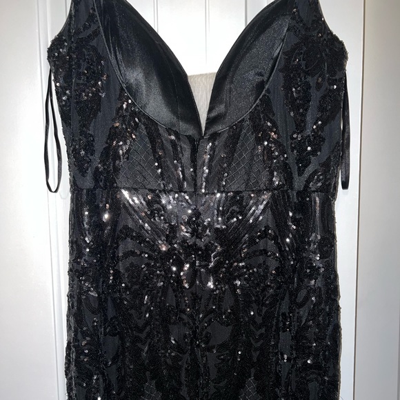 Black sequined with a plunge neckline and swoop back Amelia Couture prom dress! - Picture 2 of 4